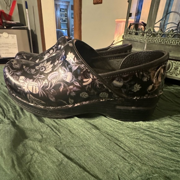 Size 36 Dansko Nursing no slip shoes, multicolored black and silver - Picture 6 of 6